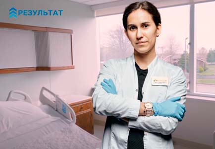 Врач в больничной палате